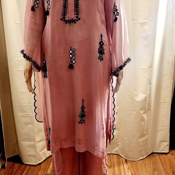 Rose Pink Kurta set / Suit with black embroidery - Picture 8 of 9